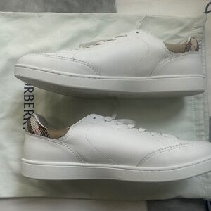 BURBERRY | Men's Lace Up Low Top Sneaker White